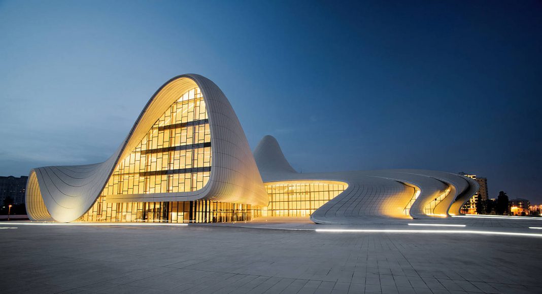 Heydar Aliyev Cultural Center, Baku Azerbaijan : Copyright © Farid Khayrulin/TASCHEN