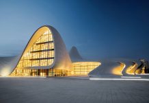 Heydar Aliyev Cultural Center, Baku Azerbaijan : Copyright © Farid Khayrulin/TASCHEN