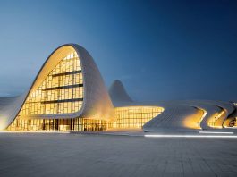Heydar Aliyev Cultural Center, Baku Azerbaijan : Copyright © Farid Khayrulin/TASCHEN