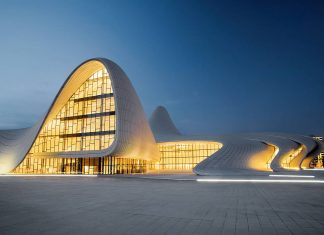 Heydar Aliyev Cultural Center, Baku Azerbaijan : Copyright © Farid Khayrulin/TASCHEN