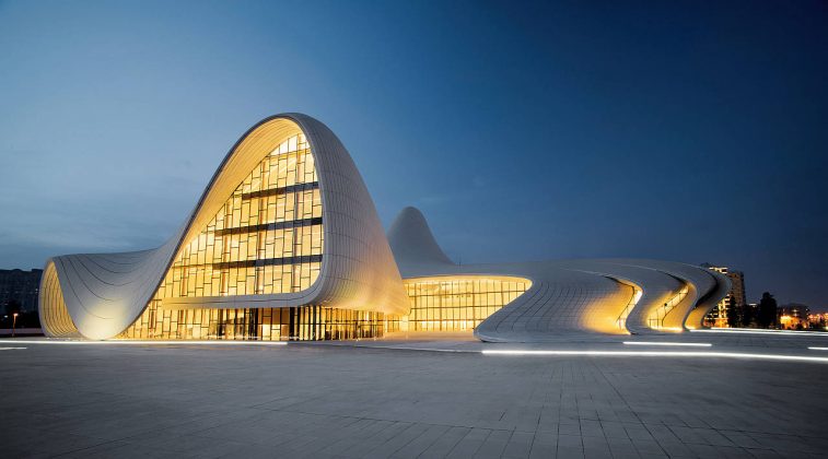 Heydar Aliyev Cultural Center, Baku Azerbaijan : Copyright © Farid Khayrulin/TASCHEN