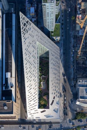 VIΛ 57 West Aerial View by BIG – Bjarke Ingels Group : Photo credit © Iwan Baan