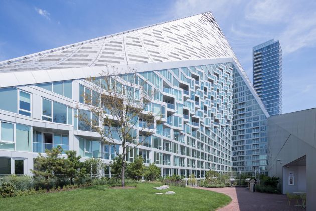 VIΛ 57 West Courtyard View by BIG – Bjarke Ingels Group : Photo credit © Iwan Baan