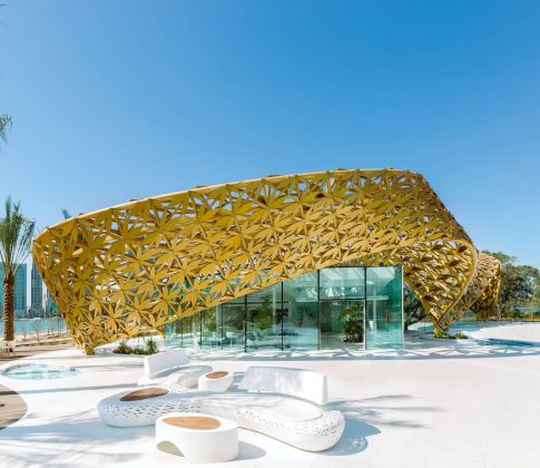 The shape and design of the pavilion’s biomorphic outer shell are the product of an intense formal exploration of parametric design strategies in dialog with traditional Arabian ornamentation : Photo credit © Torsten Seidel