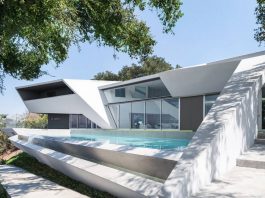 MU77 - BACK/POOL/YARD BY ARSHIA ARCHITECTS : Photo credit © PAUL VU