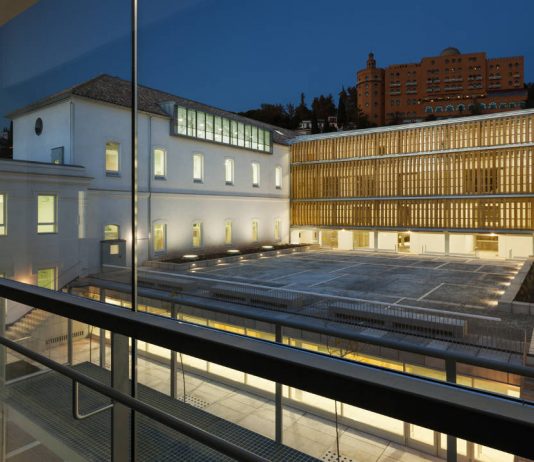 ETSA Granada Víctor López Cotelo Arquitecto : Foto © Lluís Casals