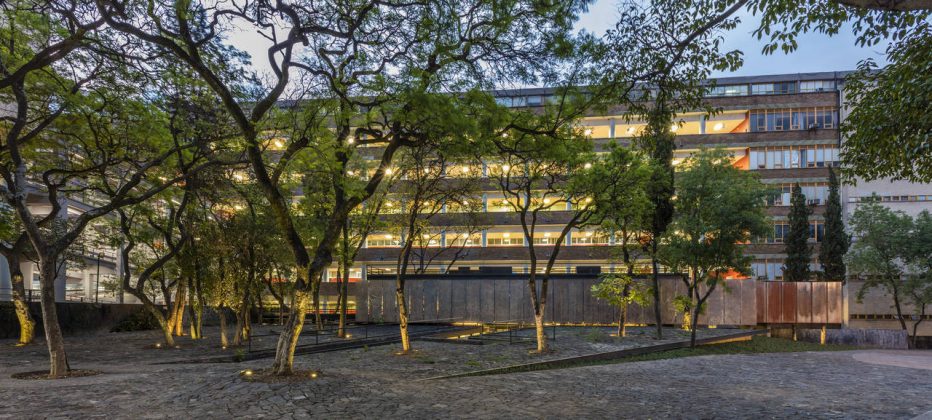 Tutorías, Sala de Maestros y Cafetería para la Facultad de Medicina U.N.A.M. : Fotografía © Humberto Tachiquin Benito