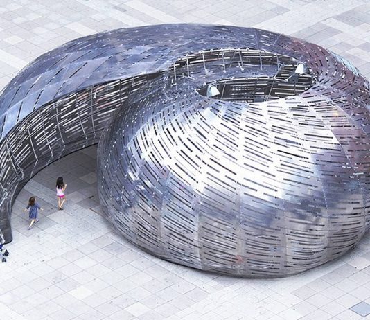 Vista Aérea del NASA Orbit Pavilion diseñado por StudioKCA en el Festival World Science Festival en la Ciudad de Nueva York : Photo © Chuck Choi