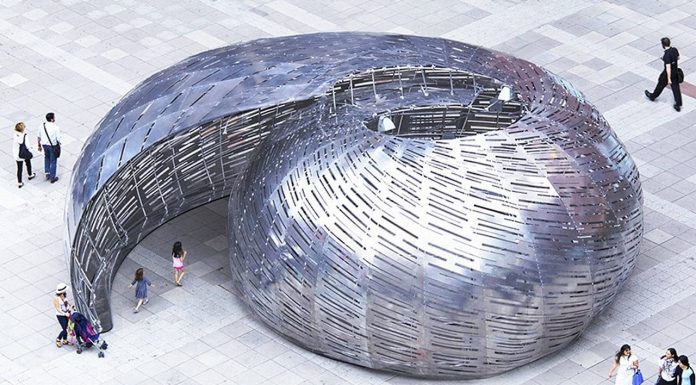 Vista Aérea del NASA Orbit Pavilion diseñado por StudioKCA en el Festival World Science Festival en la Ciudad de Nueva York : Photo © Chuck Choi