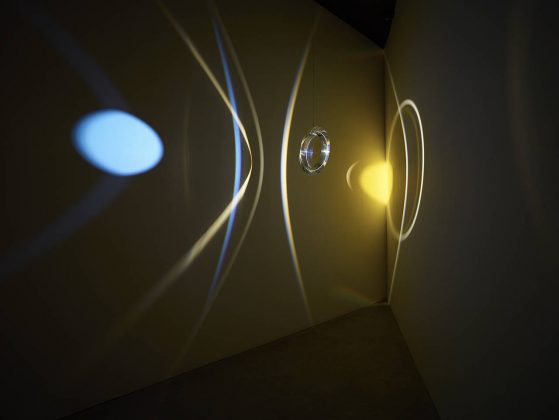 Olafur Eliasson - Your museum primer, 2014 - Acrylic prism ring, colour effect-filter glass (yellow), spotlight, LED light, motor, wire - Leeum, Samsung Museum of Modern Art, Seoul, 2016 : Photo Hyunsoo Kim, Courtesy of the artist; Tanya Bonakdar Gallery, New York; neugerriemschneider, Berlin © Olafur Eliasson