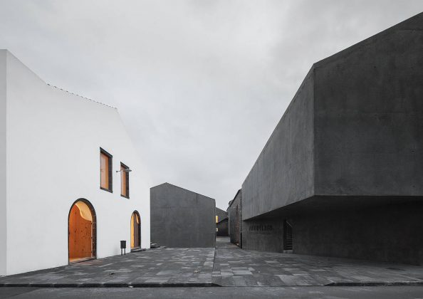 Arquipélago - Centro de Artes Contemporâneas. Francisco Vieira de Campos, Cristina Guedes, João Mendes Ribeiro. Portugal : Photo © José Campos