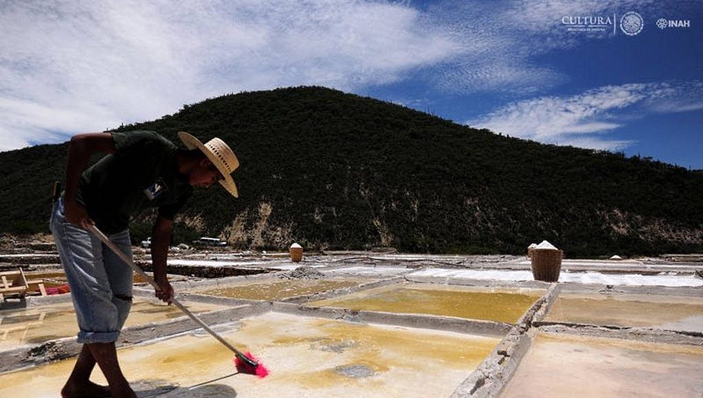 Sistemas para la extracción de sal : Foto © Mauricio Marat INAH