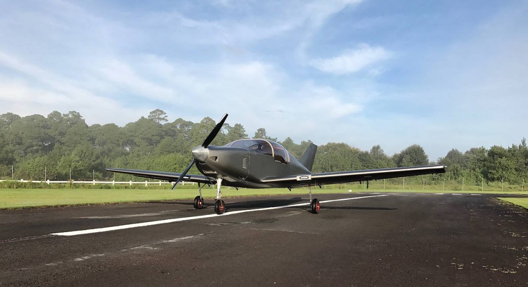 Pirwi y Horizontec crean el primer avión de madera construido en México : Fotografía © Pirwi