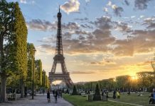 Vista Panorámica de la Torre Eiffel - Símbolo de la Ciudad de París : Ánh © Internet, cortesía de reTHINKing Architecture Competitions