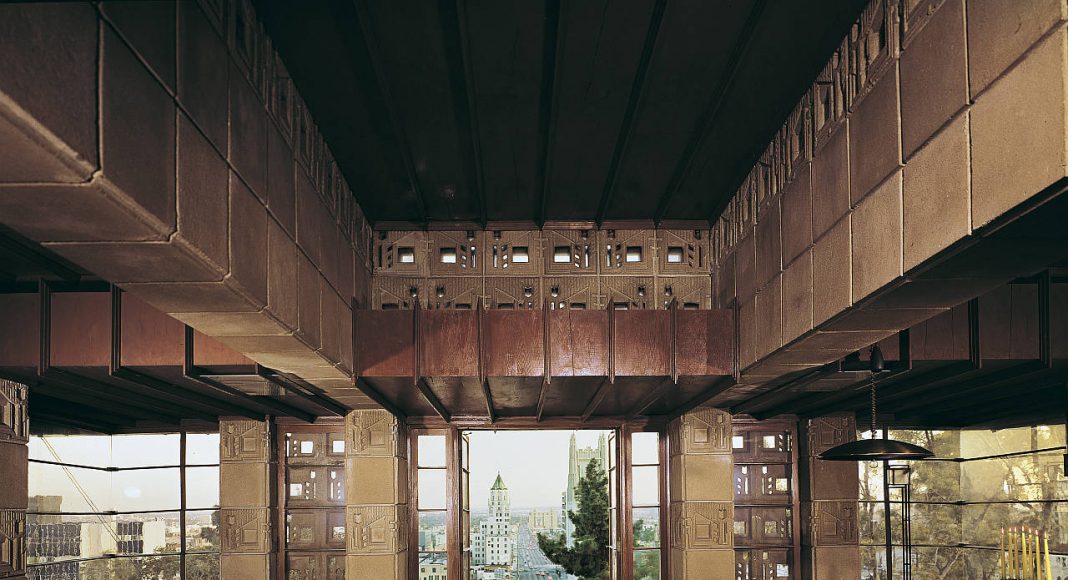 Samuel Freeman House 1924 Los Angeles, California : Copyright Photo © Julius Shulman