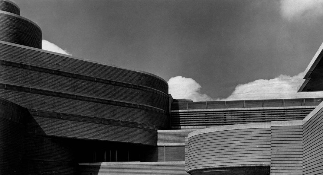 S.C. Johnson & Son Company, Administration Building 1936 Racine, Wisconsin : Copyright Photo © Frank LLoyd Wright Foundation