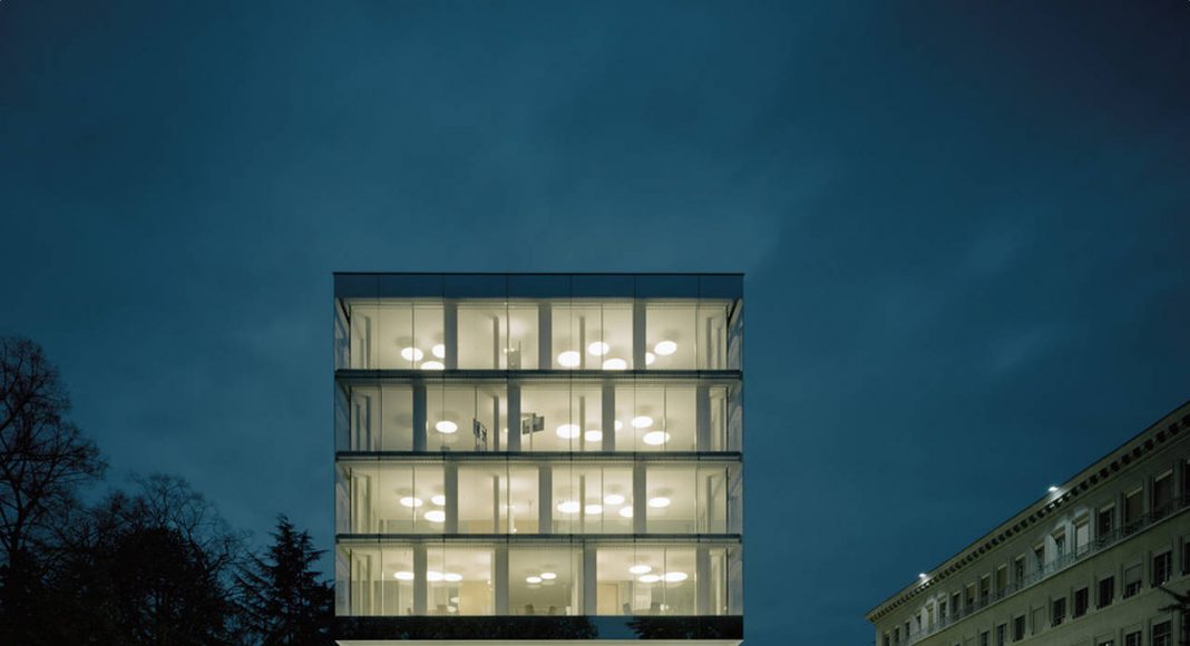 WTO by Night in Genève, Switzerland by Wittfoht Architekten : Photo credit © Brigida González