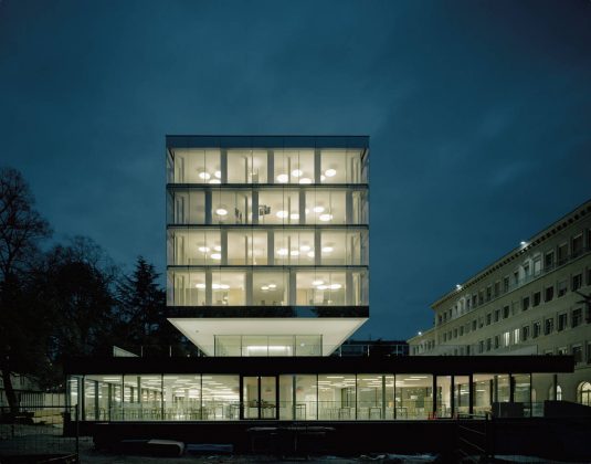 WTO by Night in Genève, Switzerland by Wittfoht Architekten : Photo credit © Brigida González