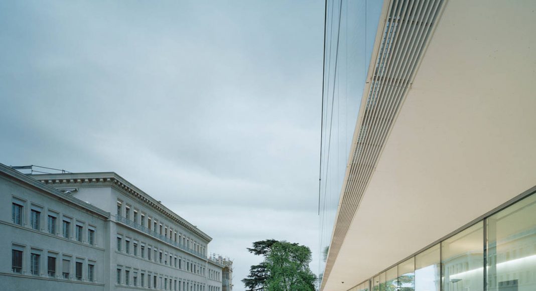 Dialogue between Old and New World Trade Organization in Genève, Switzerland by Wittfoht Architekten : Photo credit © Brigida González