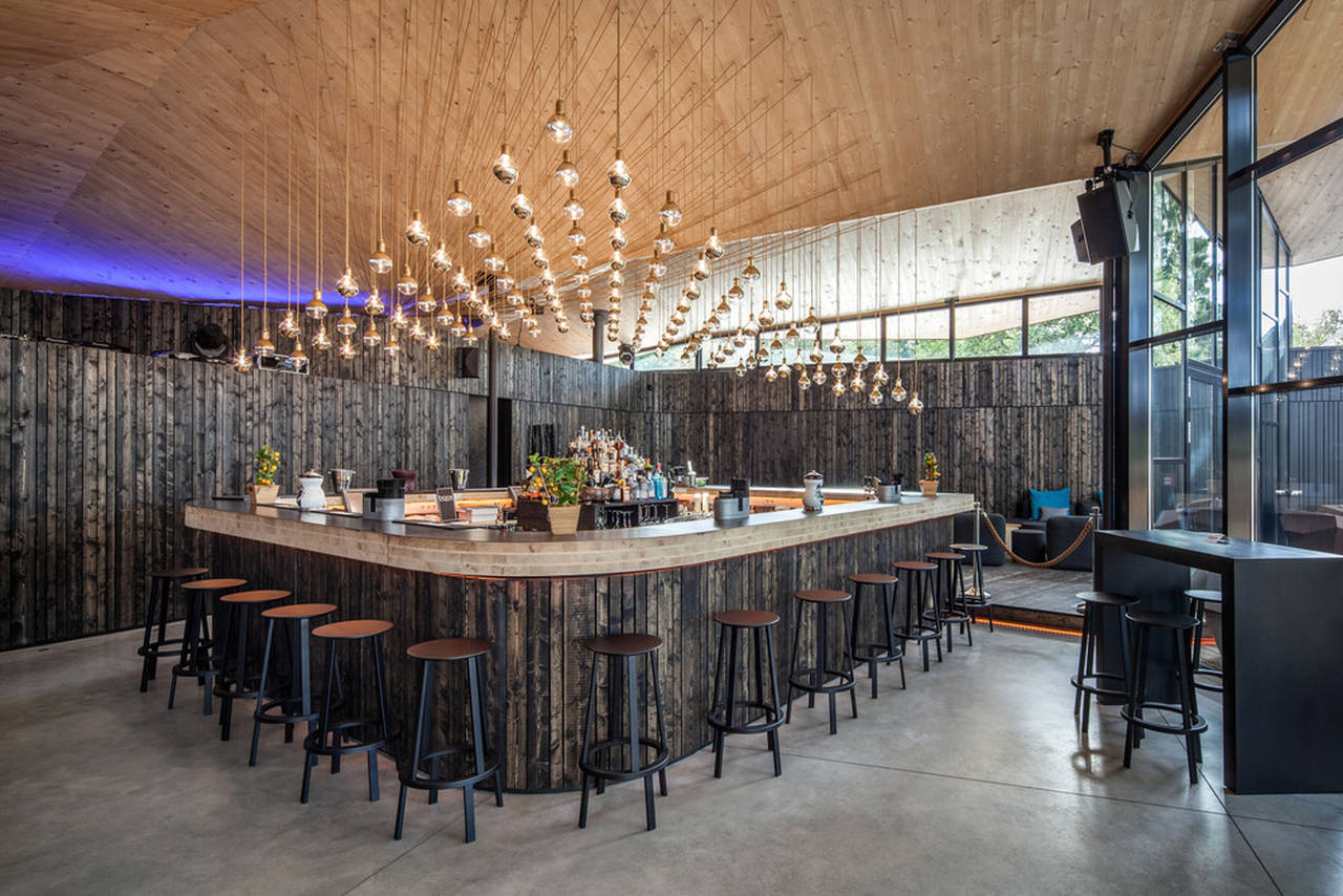 Restaurante BOOS Beach Club en Bridel, Luxemburgo by Metaform Architects : Photo credit © Steve Troes Fotodesign