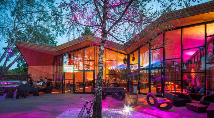 Restaurante BOOS Beach Club en Bridel, Luxemburgo by Metaform Architects : Photo credit © Steve Troes Fotodesign