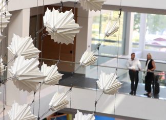 Diffusion Choir Stunning Kinetic Sculpture by Sosolimited, Plebian Design and Hypersonic : Photo © Sosolimited