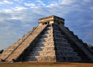 El Castillo. Zona arqueológica de Chichén Itzá : Foto © Mauricio Marat INAH