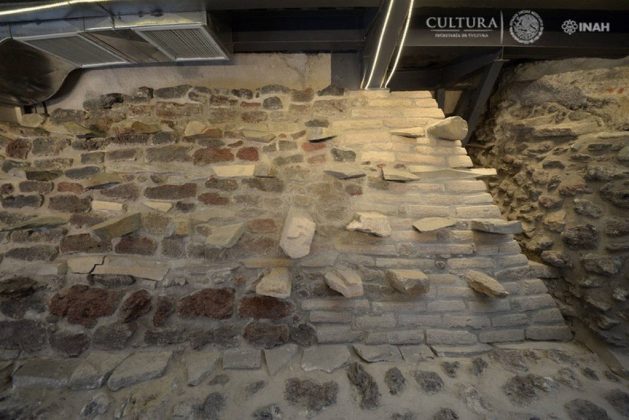 Estos nuevos guiños al pasado se hallan a poco más de dos metros de profundidad bajo los pies del viandante que cruza la calle República de Argentina : Foto © Héctor Montaño, INAH