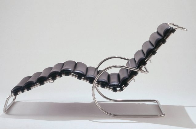 MR chaise longue with armrests, 1931-1932 : Copyright © 2015 VG Bild-Kunst, Bonn/Courtesy of Knoll. Inc.