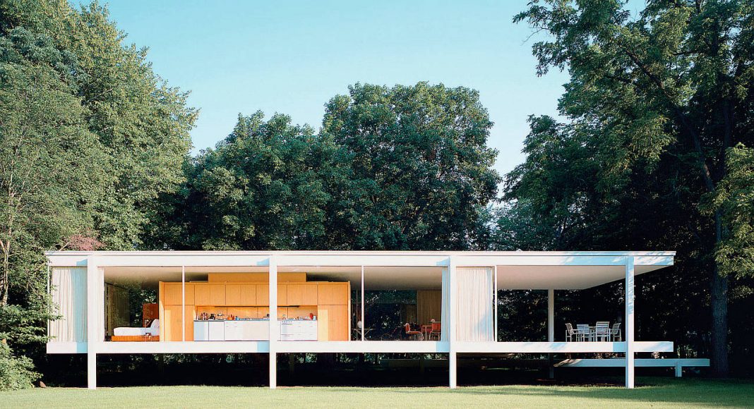 Farnsworth House, Plano, (Ill.), USA. House from the direction of the Fox River. Contemporary Photograph : Copyright © 2015 VG Bild-Kunst, Bonn/Chicago Historical Society. Hedrich Blessing