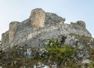Young Architects Competitions lanza el Concurso Castle Resort : Photo © YAC