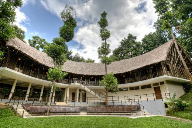 Dusai Resort & Spa Tea Valley Restaurant & Amphitheatre in Bangladesh por VITTI Sthapati Brindo Ltd. : Photo credit © Hasan Saifuddin Chandan