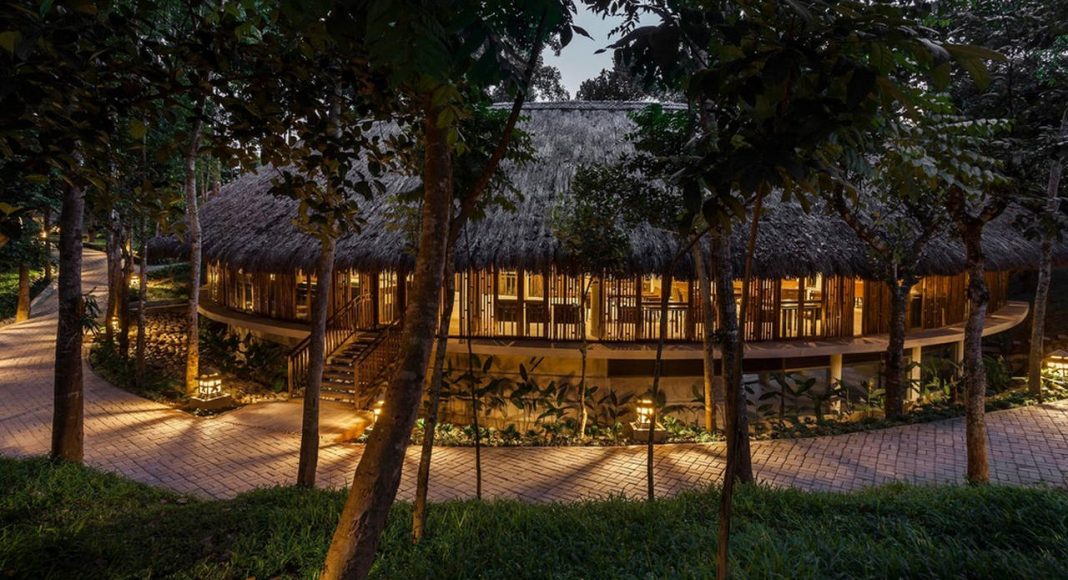 Dusai Resort & Spa Tea Valley Restaurant in Bangladesh por VITTI Sthapati Brindo Ltd. : Photo credit © Hasan Saifuddin Chandan