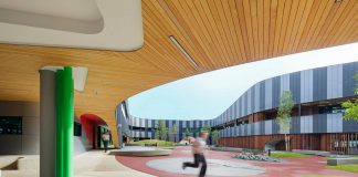 The Infinity Centre Internal Courtyard by McBride Charles Ryan : Photo credit © John Gollings