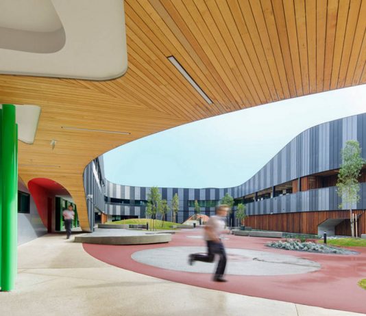The Infinity Centre Internal Courtyard by McBride Charles Ryan : Photo credit © John Gollings