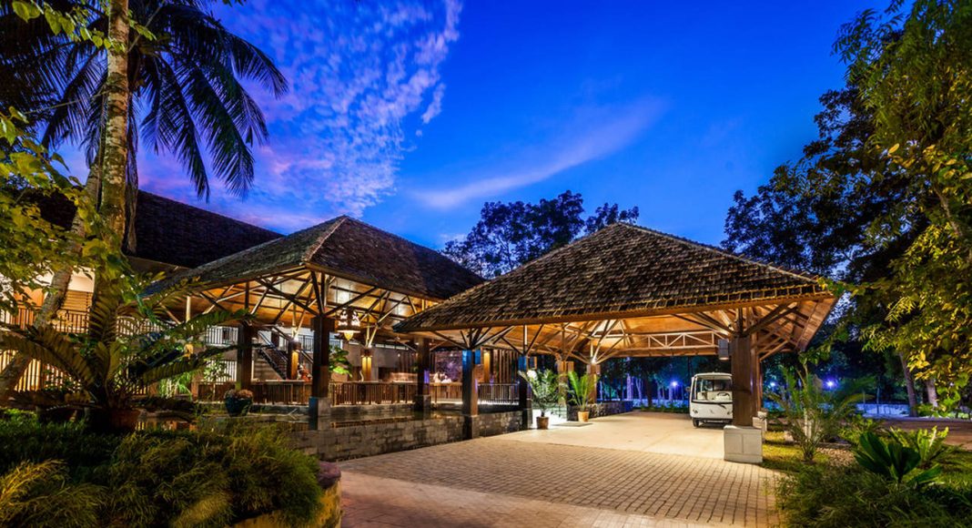 Dusai Resort & Spa Entrance and Reception in Bangladesh por VITTI Sthapati Brindo Ltd. : Photo credit © Hasan Saifuddin Chandan