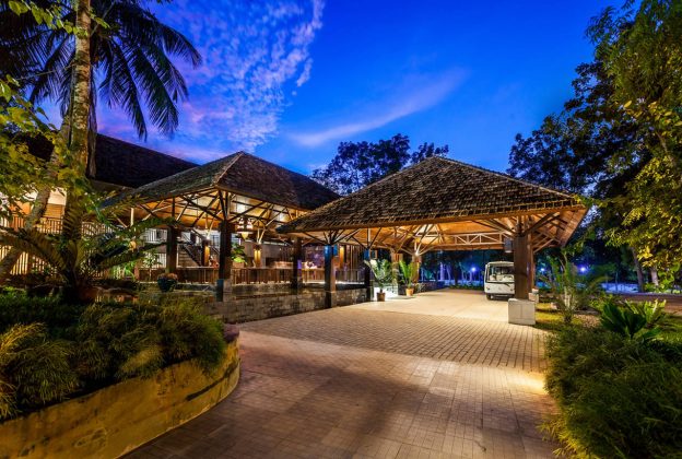 Dusai Resort & Spa Entrance and Reception in Bangladesh por VITTI Sthapati Brindo Ltd. : Photo credit © Hasan Saifuddin Chandan