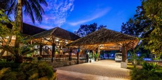 Dusai Resort & Spa Entrance and Reception in Bangladesh por VITTI Sthapati Brindo Ltd. : Photo credit © Hasan Saifuddin Chandan