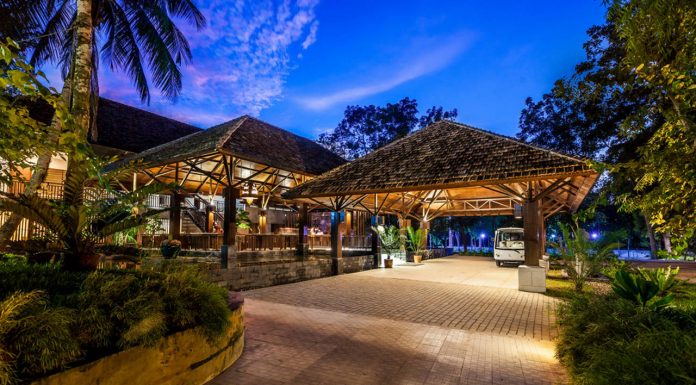 Dusai Resort & Spa Entrance and Reception in Bangladesh por VITTI Sthapati Brindo Ltd. : Photo credit © Hasan Saifuddin Chandan