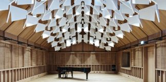 Jazz Campus Performance Room with Wooden Soundbody en Basilea, Suiza diseñado por Buol&Zünd : Photo credit © Georg Aerni