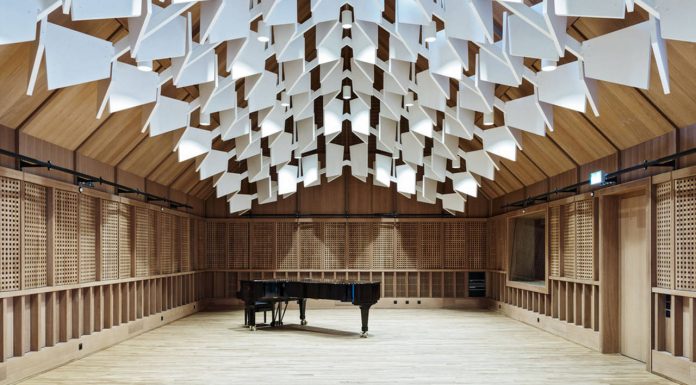 Jazz Campus Performance Room with Wooden Soundbody en Basilea, Suiza diseñado por Buol&Zünd : Photo credit © Georg Aerni