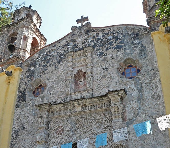 El inmueble, indicó Delgado Lamas, presentaba daños debido al hundimiento del suelo provocado por la excesiva extracción de agua en el subsuelo... : Foto © FSM, CONACULTA