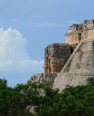 El arte y la arquitectura de Uxmal y sus sitios vecinos son testimonio de la migración de estilos de la región : Foto © Mauricio Marat, INAH
