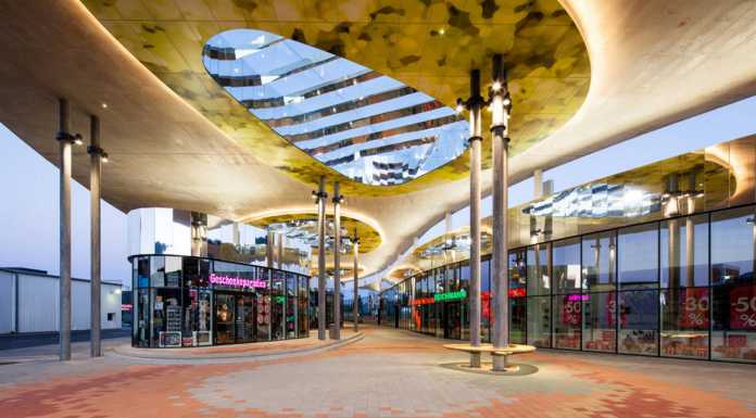 Square and Promenade, a play of colours : Photo credit © Markus Kaiser