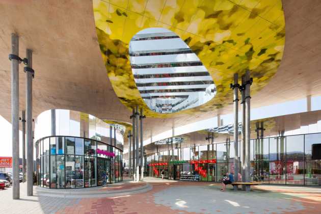 In a cone of natural light bench seats run around a number of columns : Photo credit © Markus Kaiser