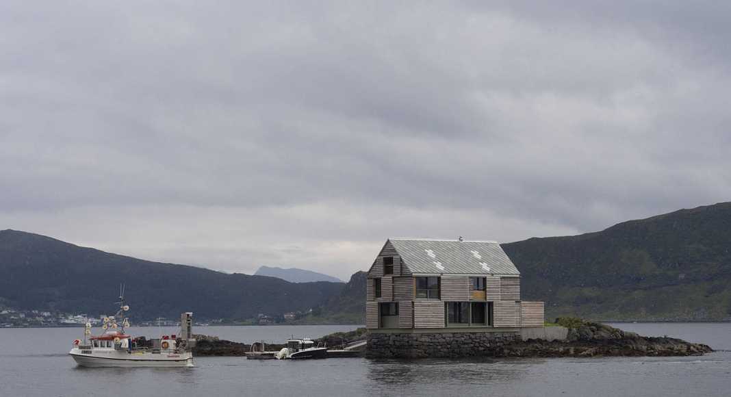 Herøy, NO Weekend House at Sildegarnsholmen : Photo © Knut Hjeltnes