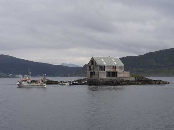 Herøy, NO Weekend House at Sildegarnsholmen : Photo © Knut Hjeltnes