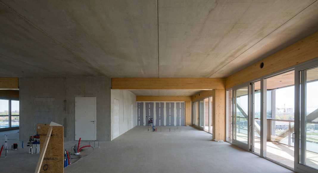 The apartments are empty when handed over to the owner, they build the interiors themselves : Photo credit © Luuk Kramer