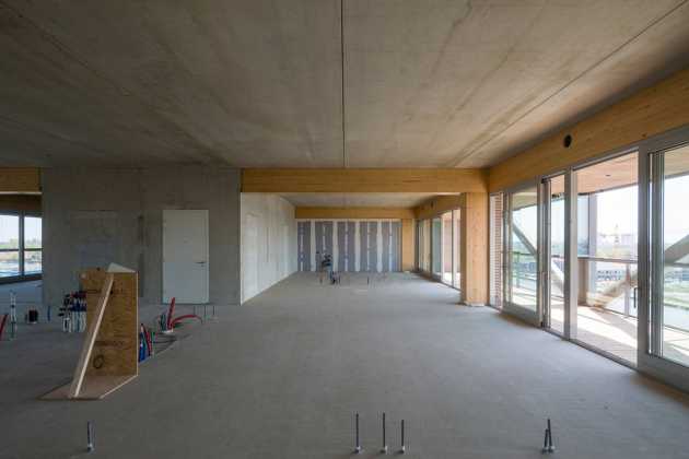 The apartments are empty when handed over to the owner, they build the interiors themselves : Photo credit © Luuk Kramer