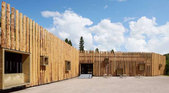 The protruding wooden boxes transform the building to an urban furniture : Photo credit © Åke E:son Lindman
